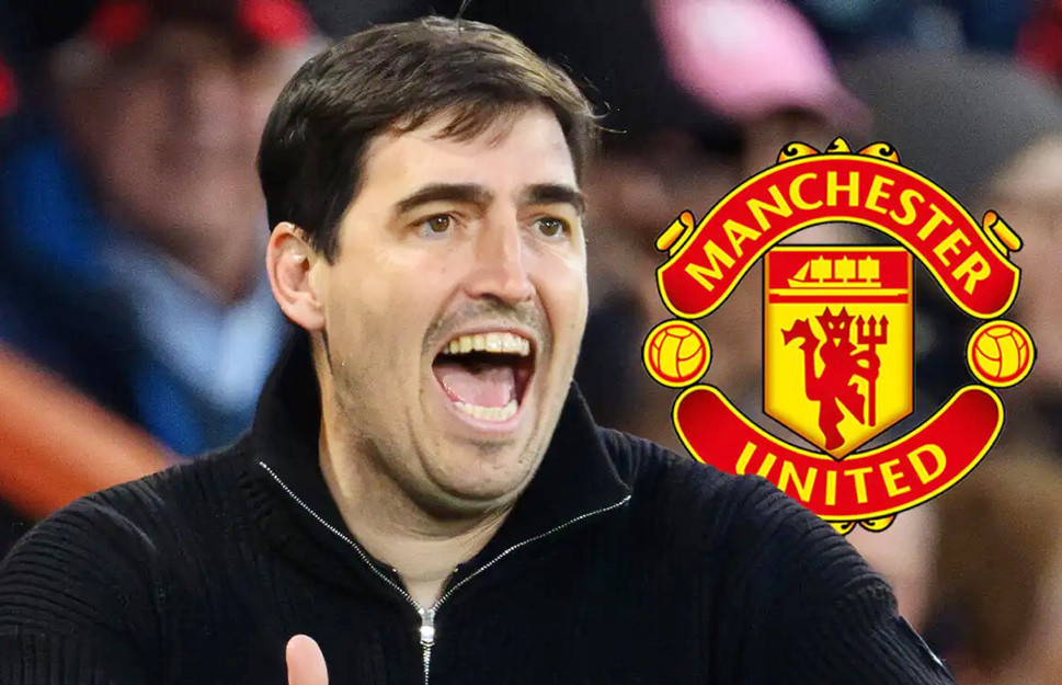 F365 One Badge Andoni Iraola Manchester United 1320x742.jpg