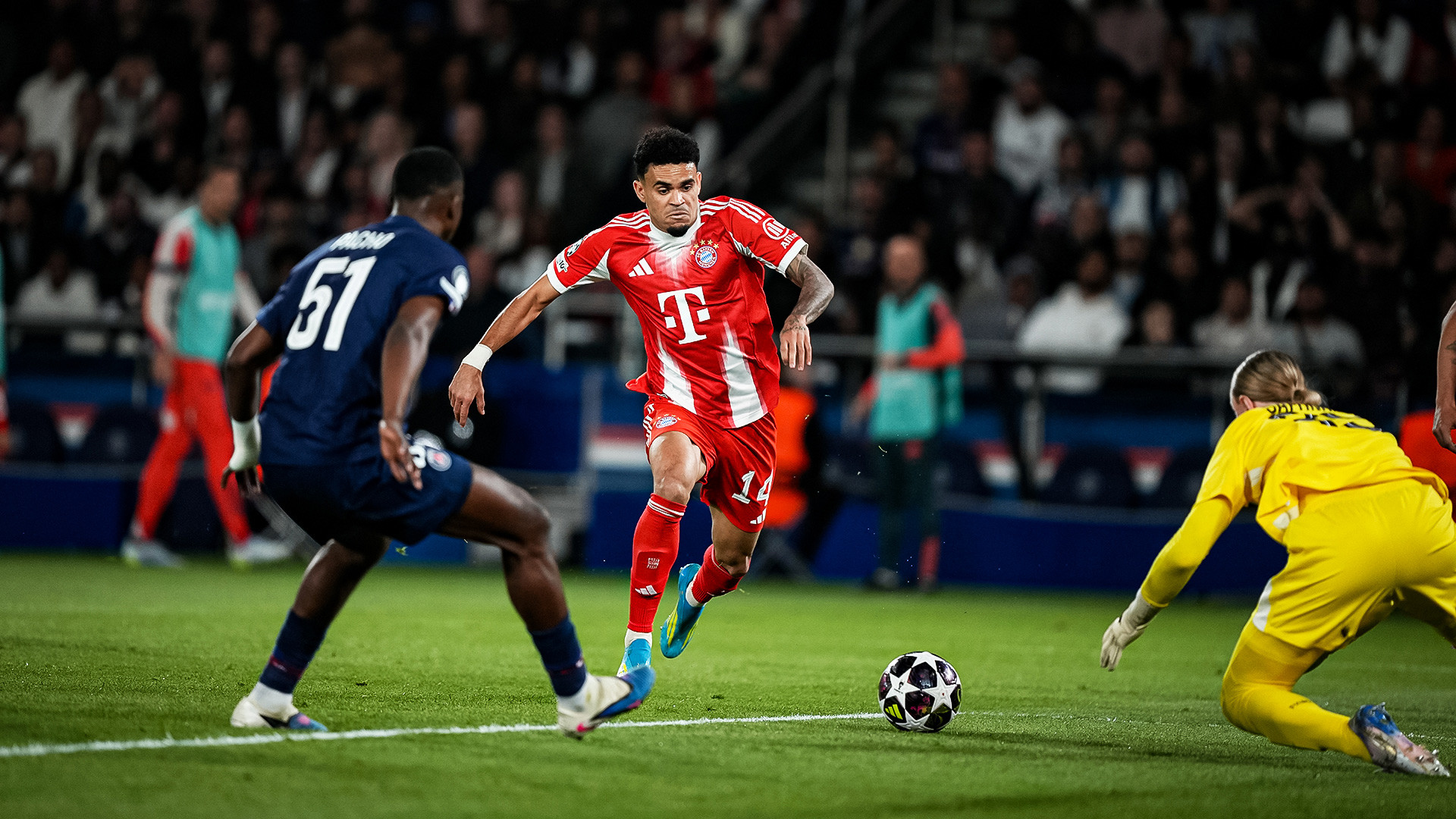 Luis Diaz PSG Bayern 2.jpg