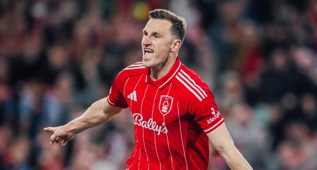 Nottingham khiến Aston Villa ôm hận, Braga hạ Freiburg phút 92