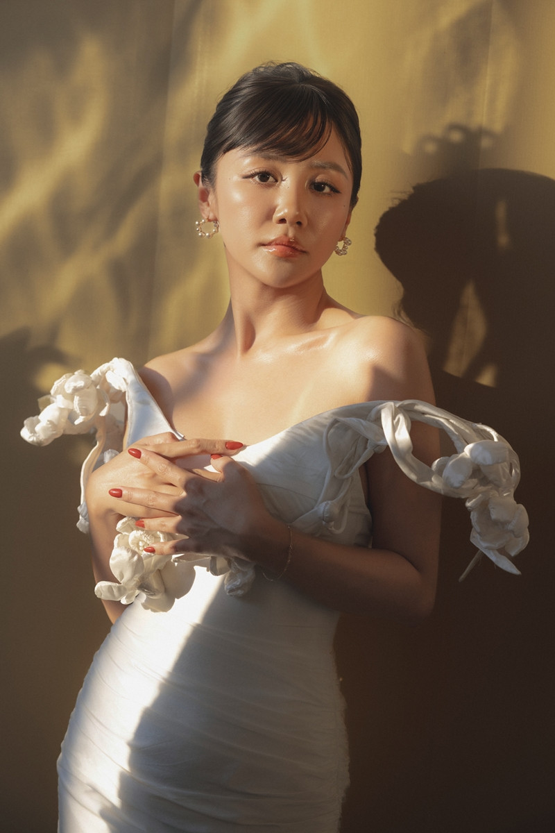 https://static-images.vnncdn.net/vps_images_publish/000001/000003/2026/5/1/van-mai-huong-002-412.jpg