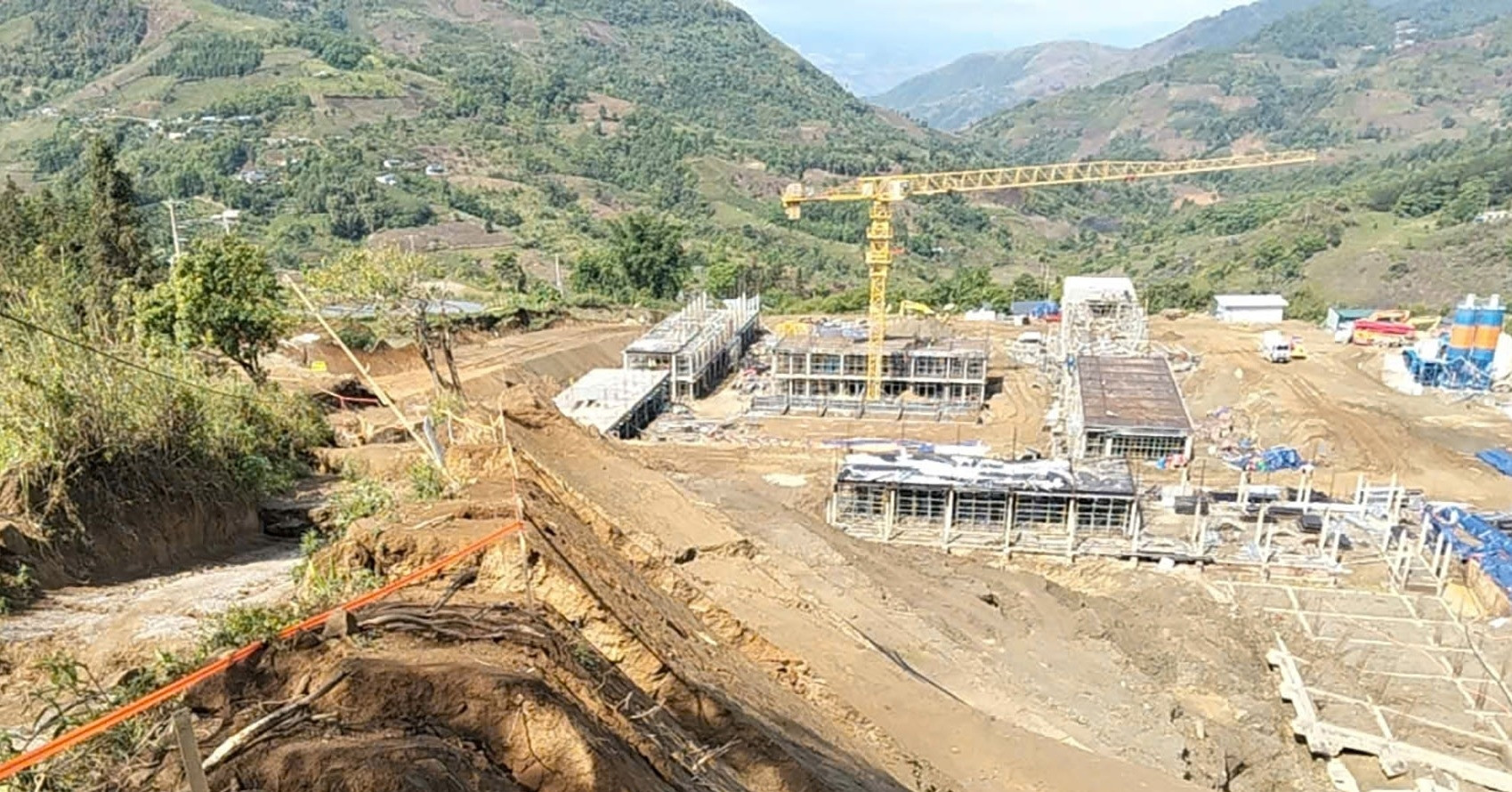Vết sạt trên núi và mệnh lệnh 'thép' tại dự án xây trường trăm tỷ ở Lai Châu