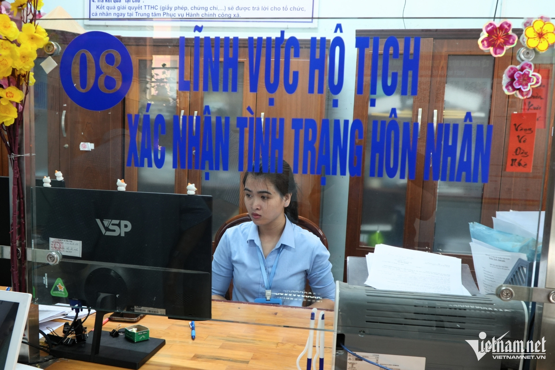 W-ngay thu 6 khong hen 2.jpg