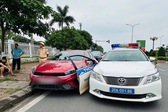 Bản tin cuối ngày 10/5: Bị phát hiện chạy quá tốc độ, tài xế tông xe CSGT