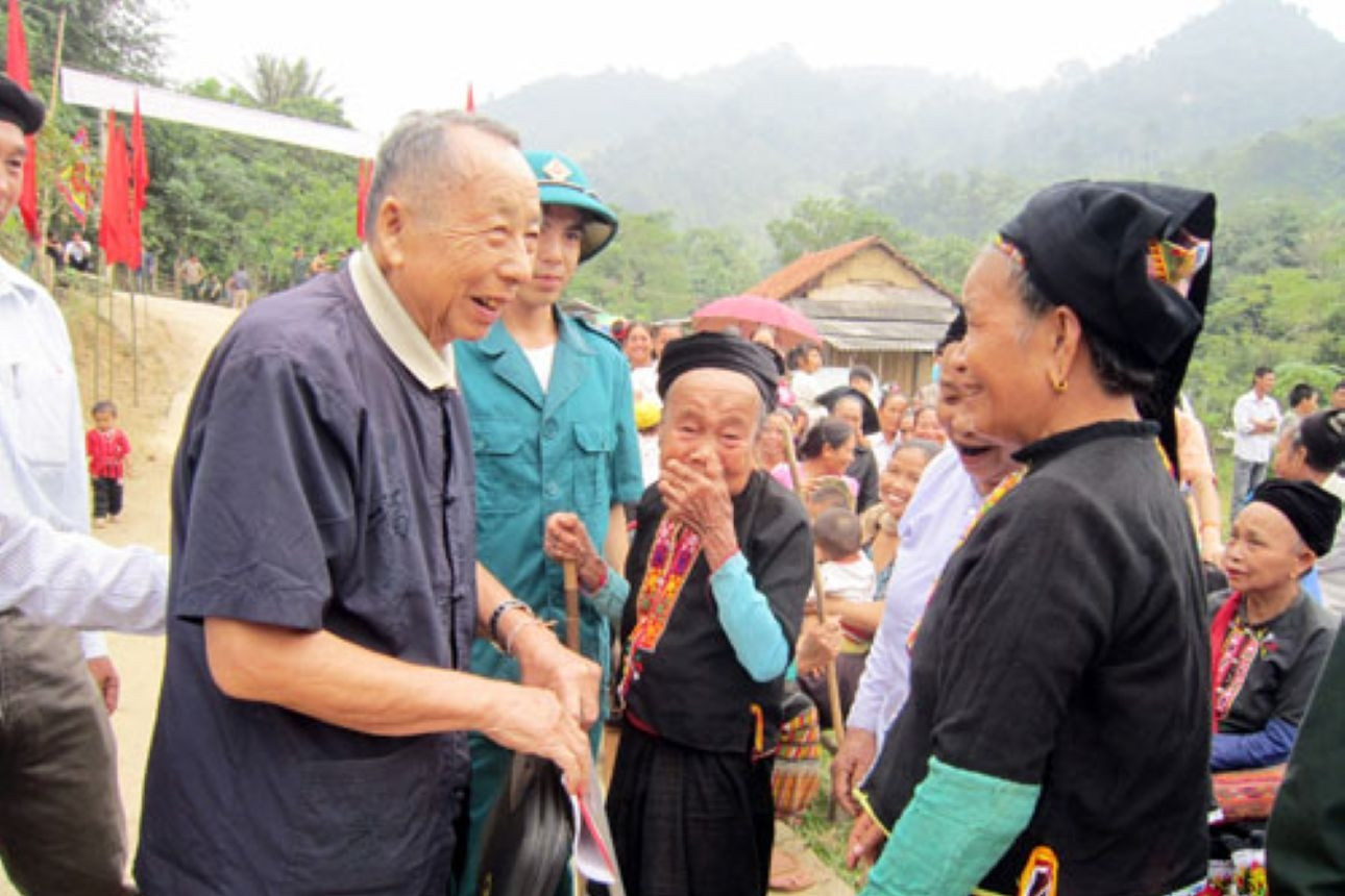 Con trai anh hùng Vừ Chông Pao: 'Cha luôn hết lòng vì bà con'