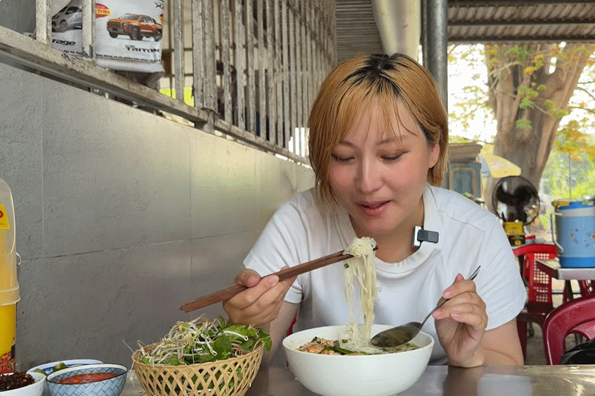 Khách Nhật vượt xa tới Huế vì mê món đặc sản 30.000 đồng, ăn 6 lần chưa chán