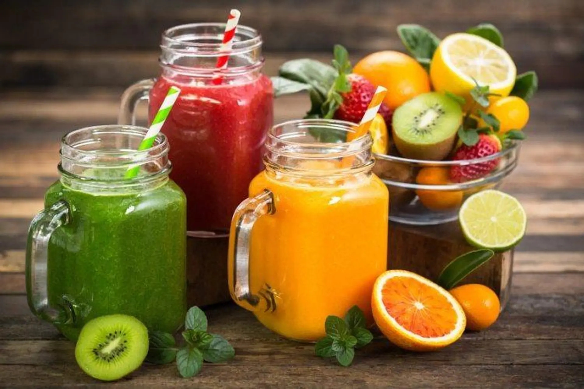 Thải độc bằng uống nước ép trái cây mỗi ngày, người đàn ông bị hỏng thận
