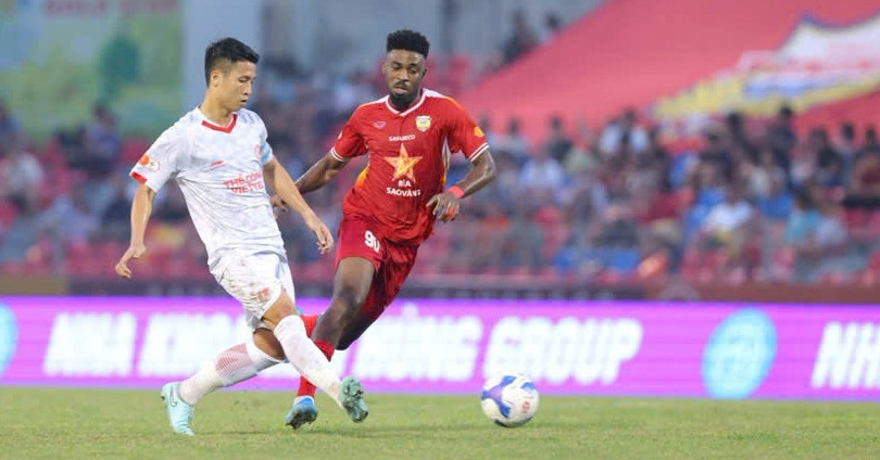 Thể Công Viettel thắng dễ Hà Tĩnh, V-League chưa thể ngã ngũ