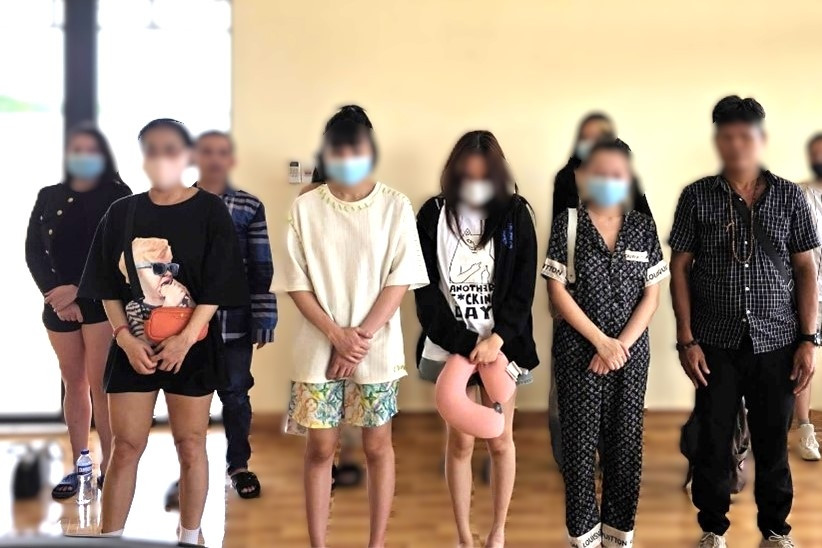Tiếp nhận 18 người từ Campuchia: Đa số các cô gái bị bắt tại cơ sở massage