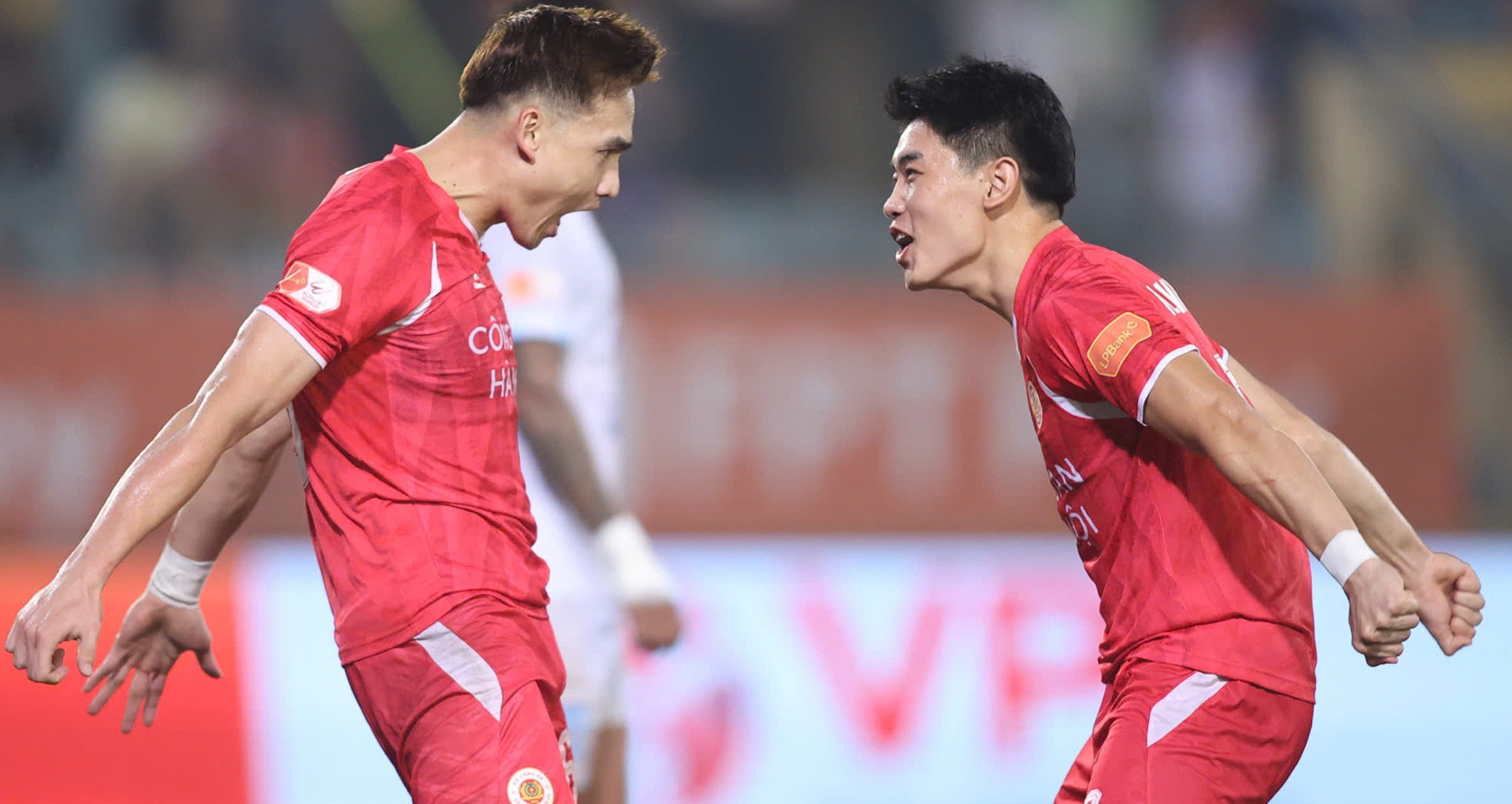 Đình Bắc giúp CAHN tiến sát ngôi vương V-League