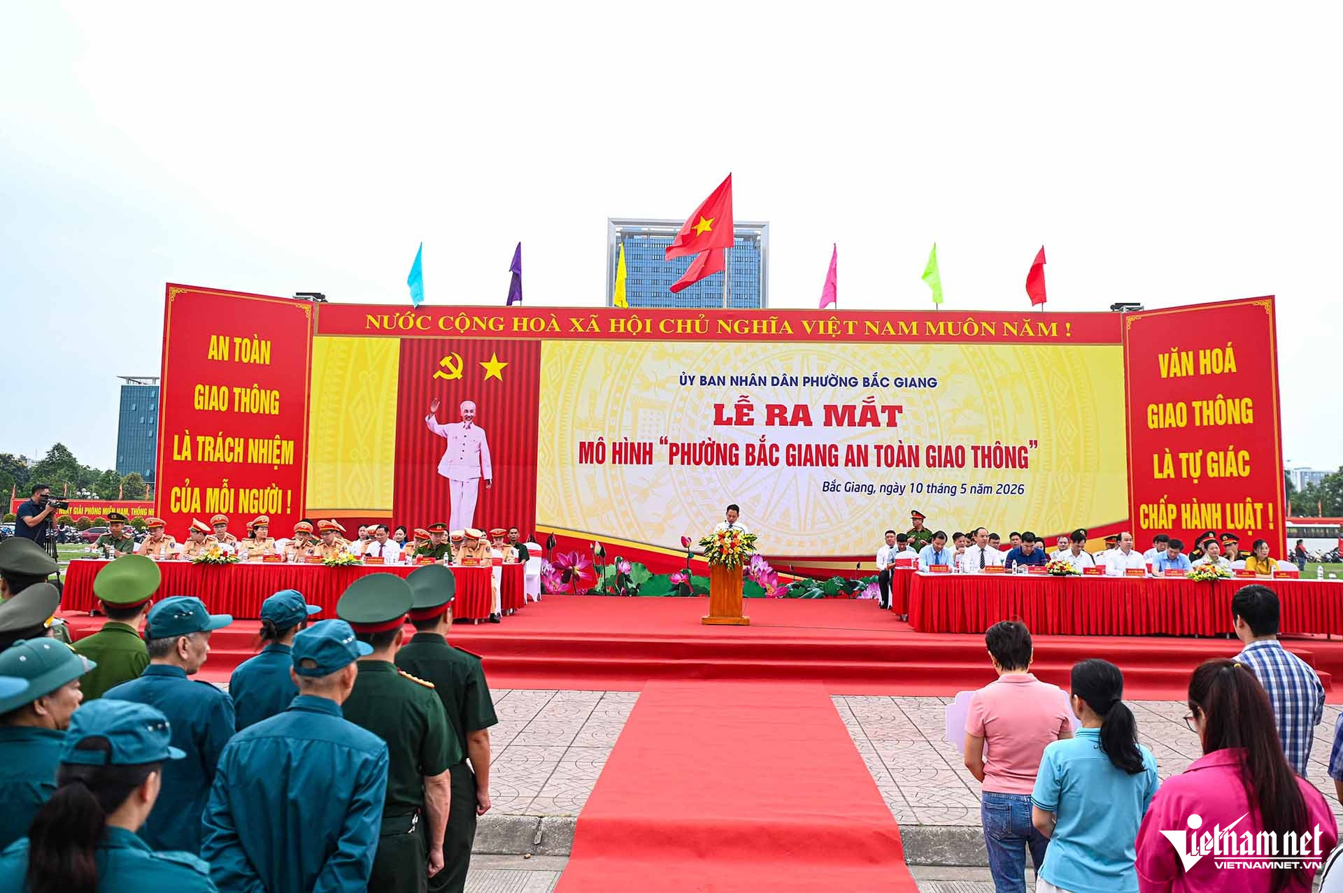 W-Leramatmohinhphuongnatoan.jpg