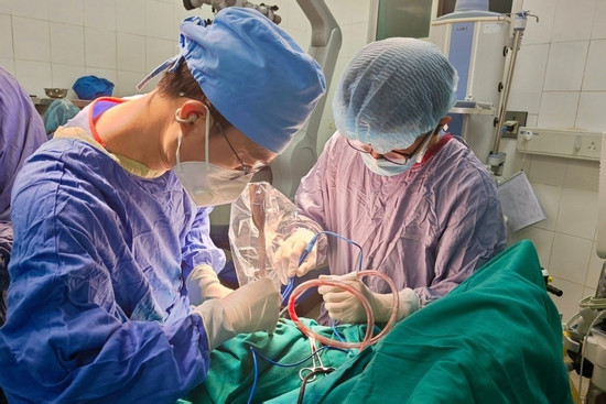 Bản tin trưa 11/5: Bé trai 11 tuổi gặp tai nạn hi hữu khi chơi cùng anh trai