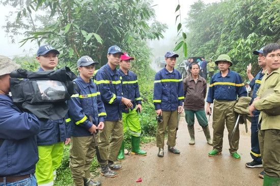 Bản tin chiều 11/5: Công an xã cùng gần 300 người tìm thấy ông Tá sau nhiều ngày