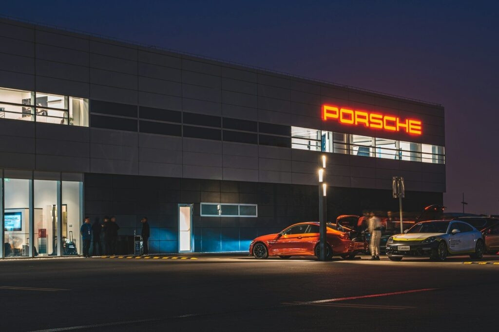 Chủ xe tố Porsche độc quyền sửa xe, garage ngoài “bó tay” bảo dưỡng Cayenne