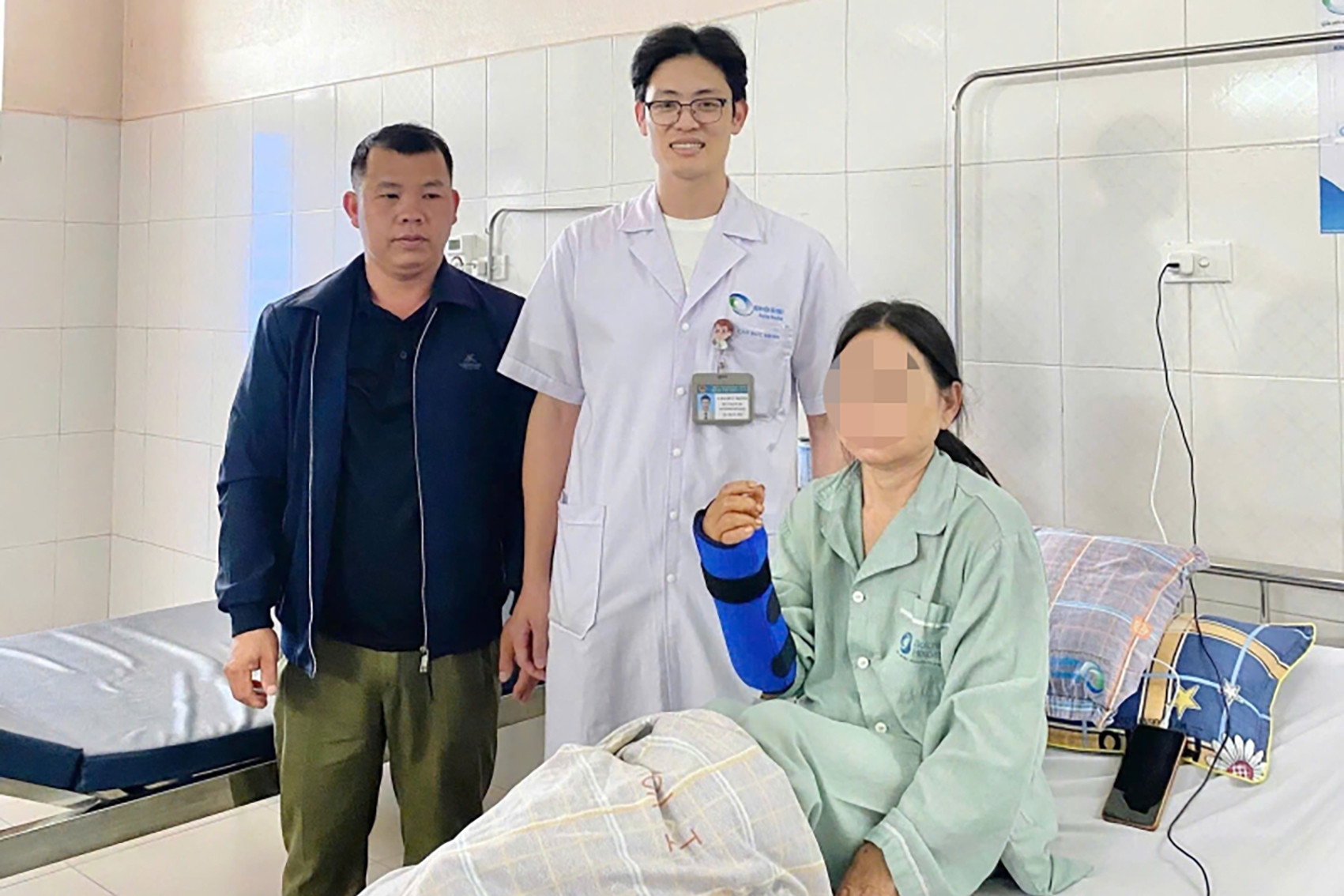 Hồi sinh bàn tay dập nát cho nữ bệnh nhân trong vụ nổ bình khí nén
