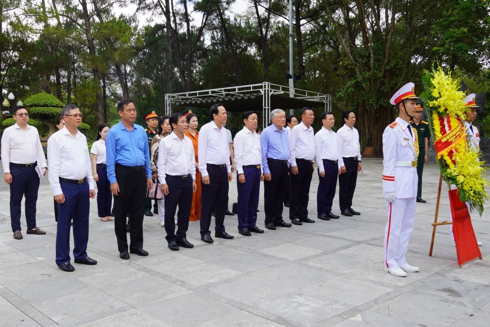 Nguyên lãnh đạo Đảng, Nhà nước tưởng niệm anh hùng liệt sĩ ở Quảng Trị