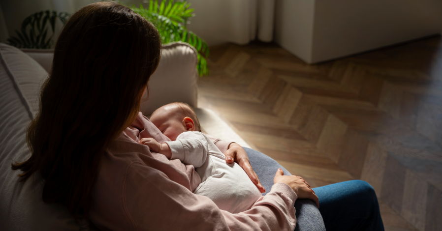 Phải nuôi con bằng sữa công thức, người mẹ trẻ từng có ý định liều lĩnh