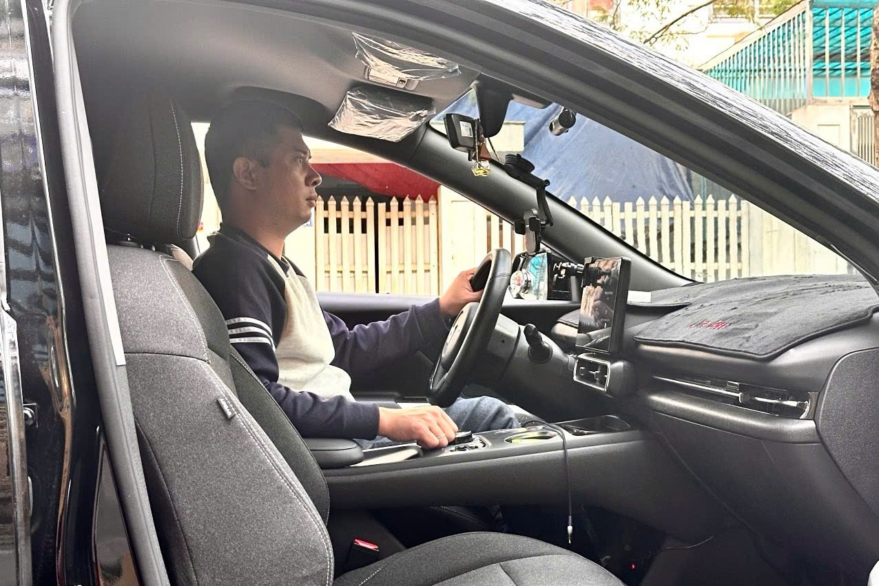 Tài xế VinFast Limo Green: ‘Xe chạy nhàn, khách khen êm, ví tiền rủng rỉnh’