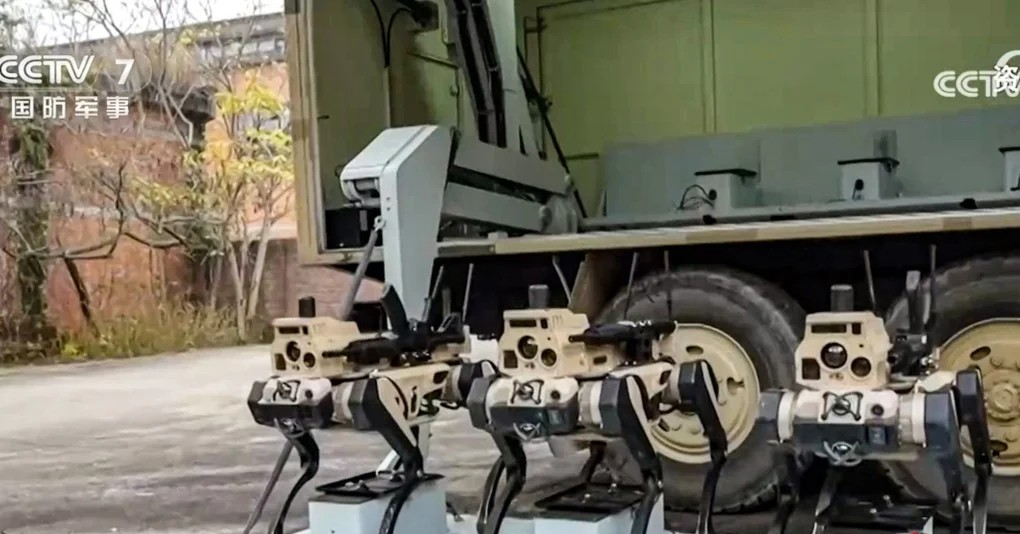 Trung Quốc trình làng robot chó và thiết bị diệt lôi phóng từ tàu ngầm