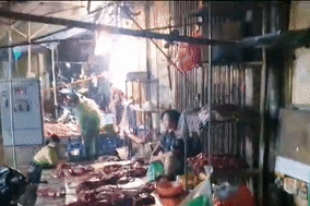 Xử lý điểm bán thịt, xương bò ở vỉa hè Hà Nội, phạt gần 30 triệu đồng