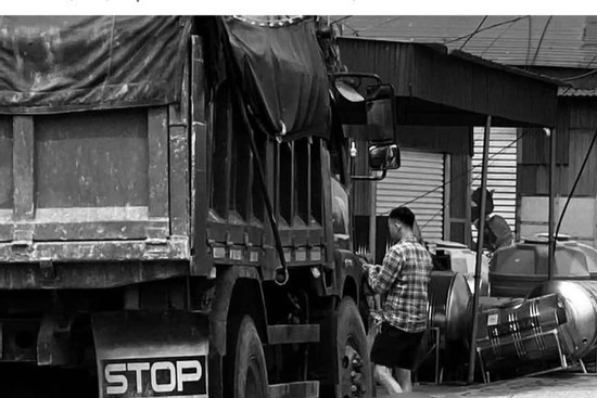  Bản tin cuối ngày 12/5: Xe máy điện va chạm ô tô tải, cụ 86 tuổi và con tử vong  episode artwork