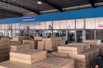 Chặn 14.500 chai mỹ phẩm hết hạn, đồ chơi, quả bóng đá giả thương hiệu nổi tiếng