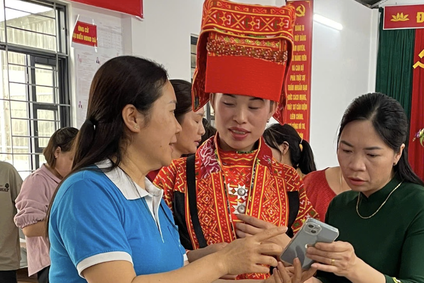 Đình Lập lan tỏa thông tin nhờ mô hình “Mỗi thôn một góc chuyển đổi số”