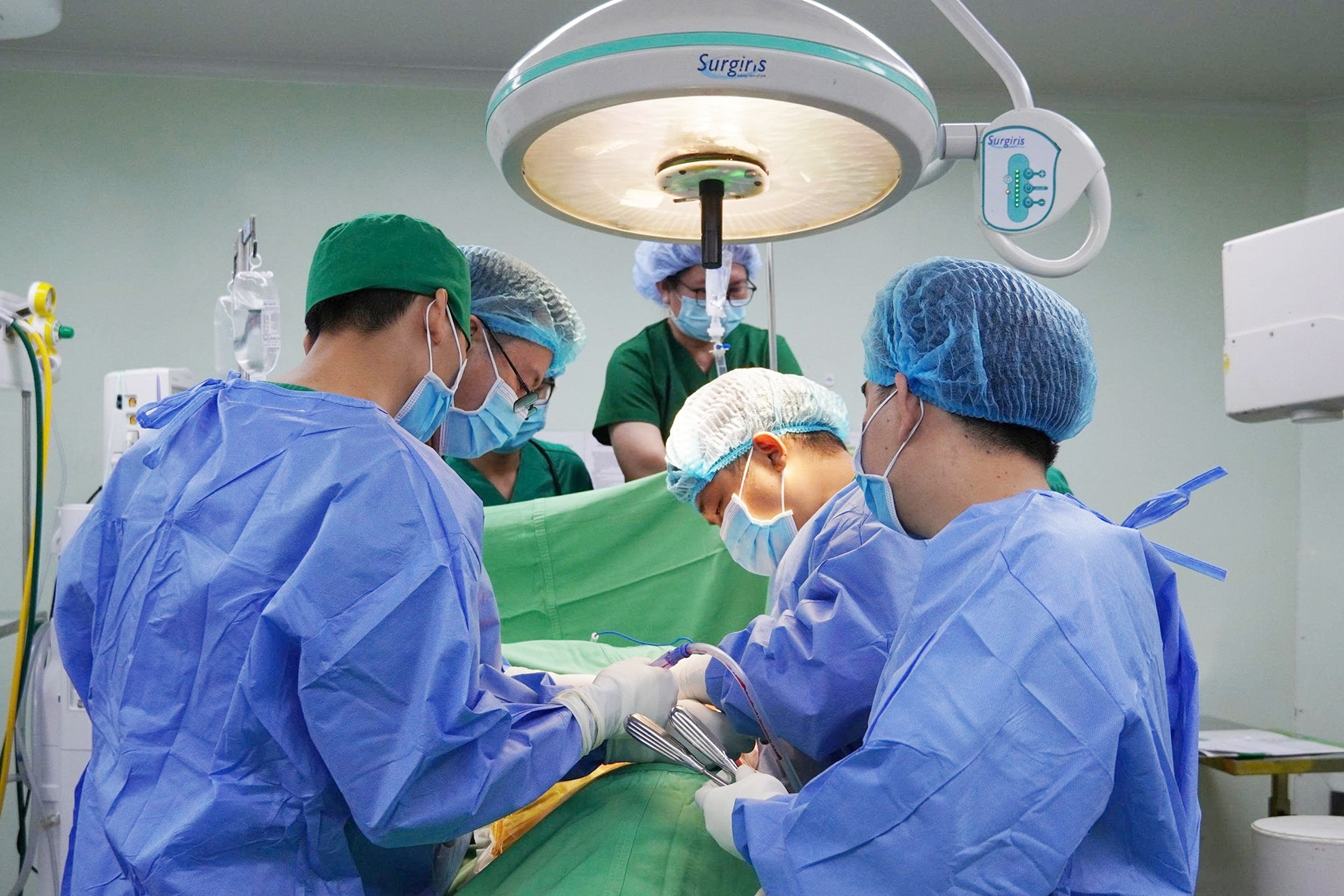 Nam thanh niên ở Cần Thơ bị đinh bắn xuyên bụng, bác sĩ nói 'rất hiếm gặp'