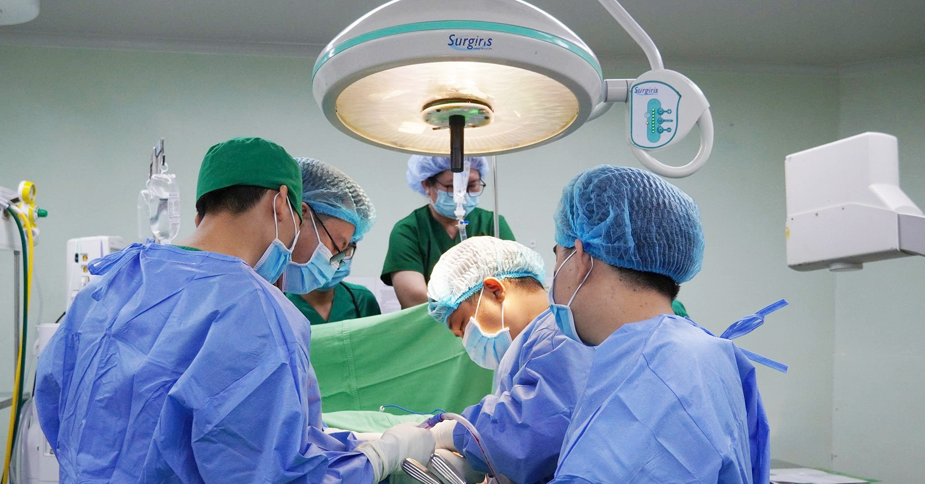 Nam thanh niên ở Cần Thơ bị đinh bắn xuyên bụng, bác sĩ nói "rất hiếm gặp"