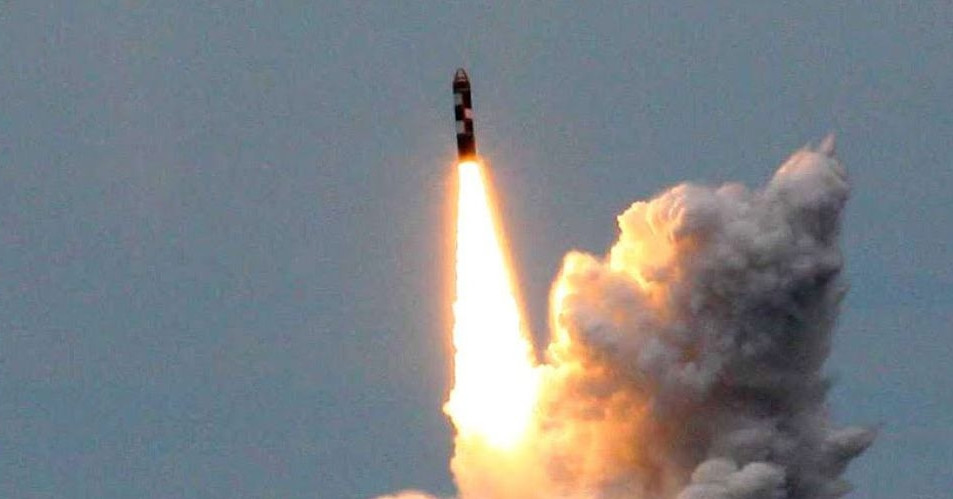 Tên lửa Bulava tầm bắn 9.000km, công nghệ MIRV 10 đầu đạn, khiến mọi hệ thống phòng thủ bất lực