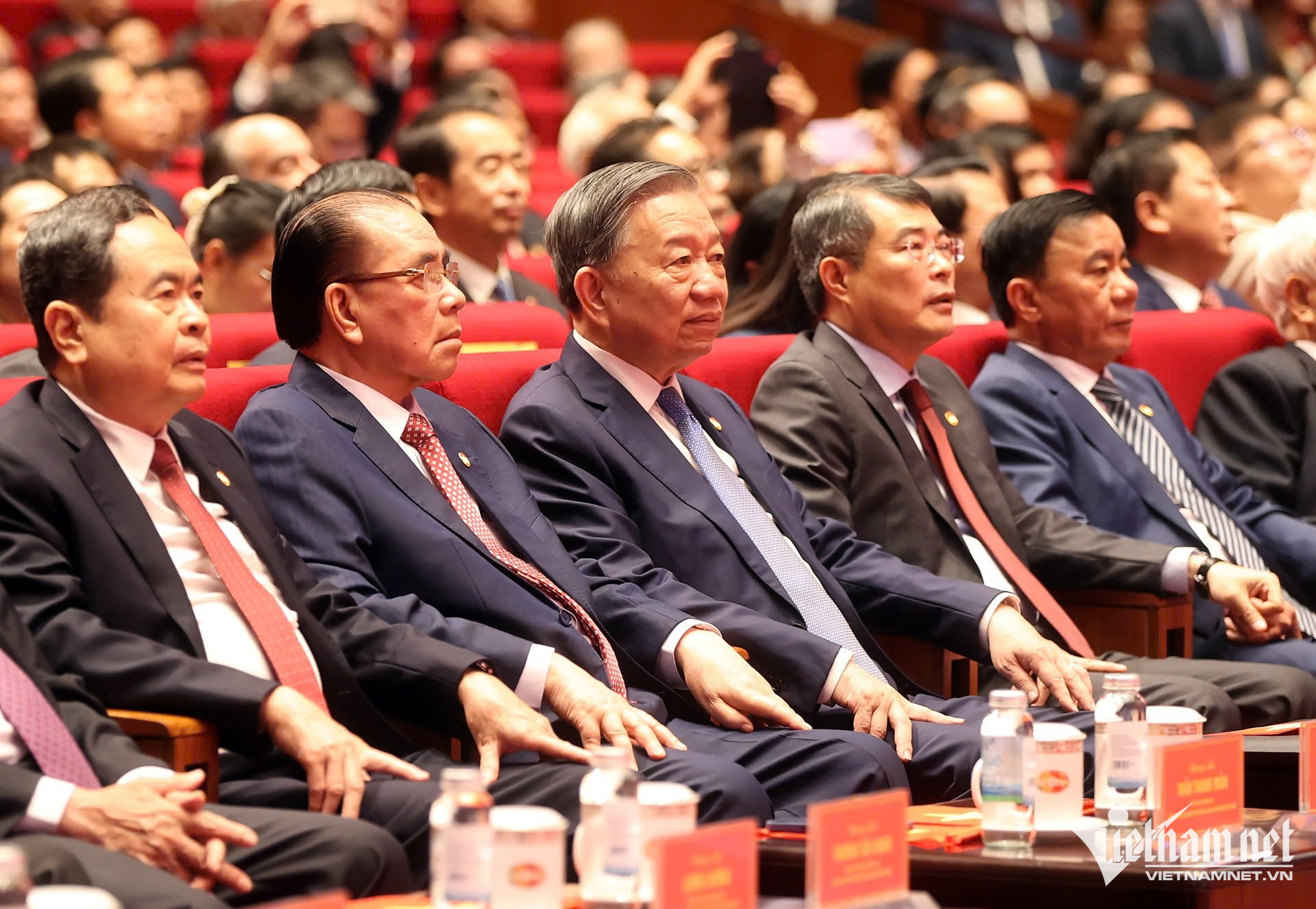 W-dai hoi 1.jpg