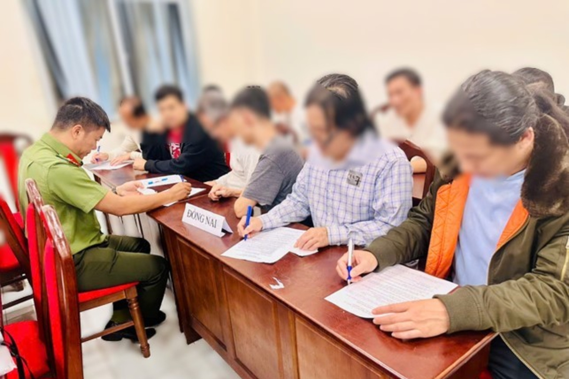 Công an Đồng Nai tiếp nhận 6 công dân bị Mỹ trục xuất