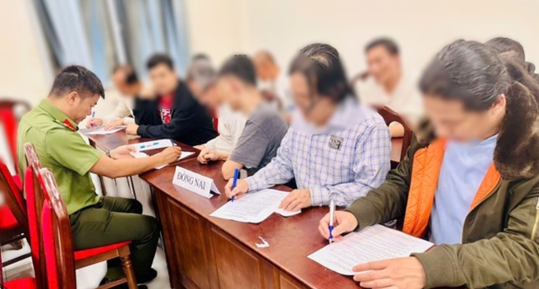 Công an Đồng Nai tiếp nhận 6 công dân bị Mỹ trục xuất