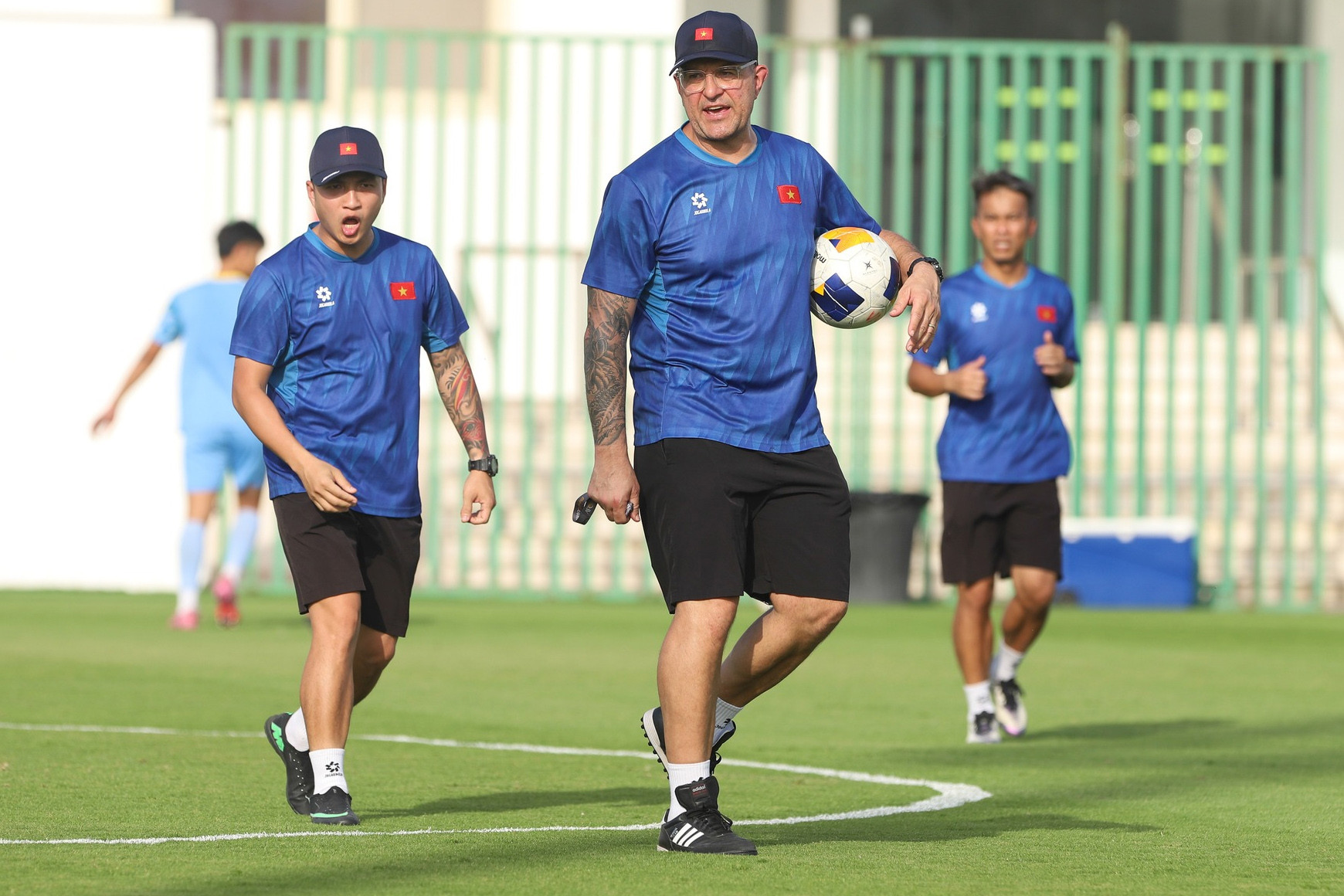 HLV Cristiano Roland yêu cầu U17 Việt Nam chơi đơn giản để thắng UAE