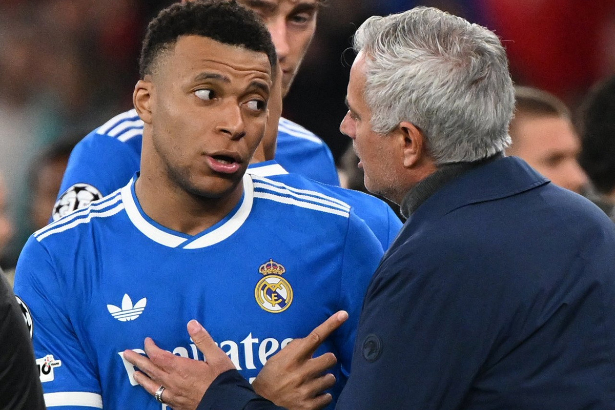 Real Madrid: Mbappe méo mó và bài toán cho Mourinho