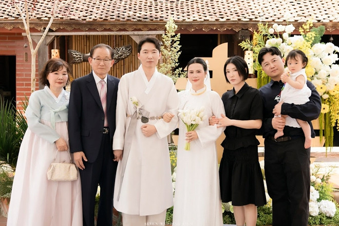 Sau nhiều tổn thương, cô gái Hải Phòng bật khóc vì câu nói của bố mẹ chồng Hàn