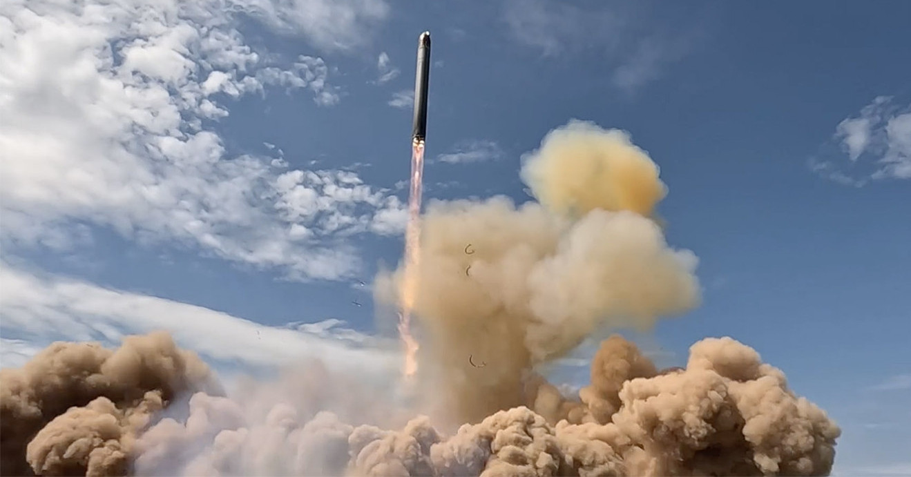 Tên lửa RS-28 Sarmat tốc độ Mach 25, tầm bắn 35.000km, 16 đầu đạn MIRV, ‘mạnh nhất thế giới’