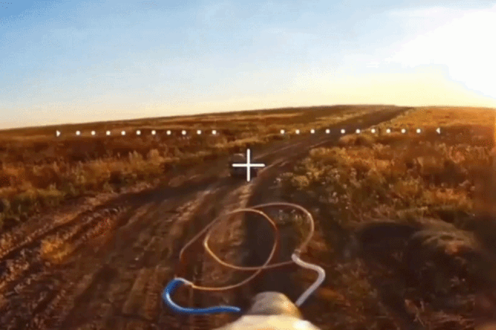 Video FPV cảm tử Nga tấn công loạt người máy quân sự của Ukraine
