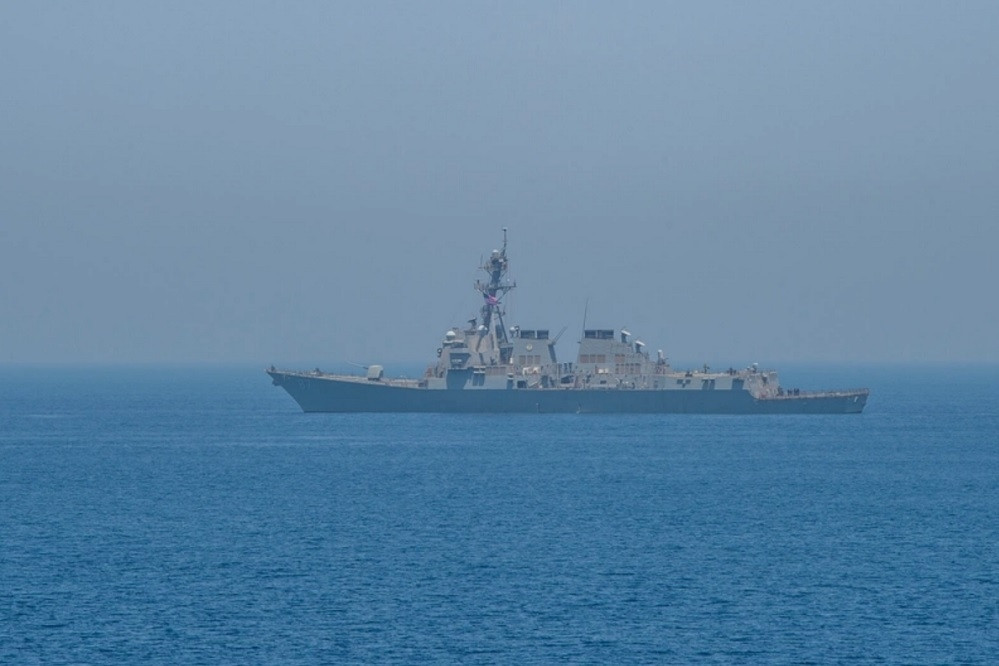 Vụ tấn công tàu hàng khiến eo biển Hormuz và Vịnh Oman 'dậy sóng'