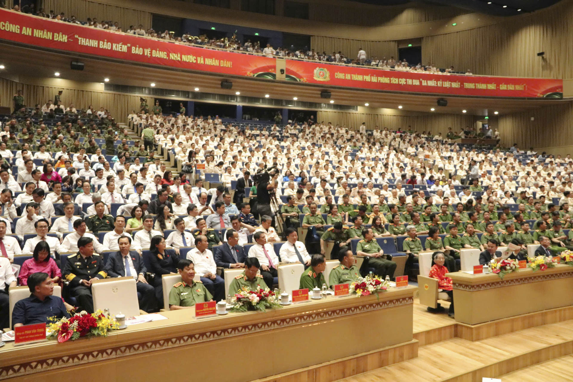 công an hải phòng.JPG