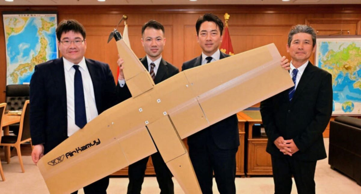 Drone bìa carton Nhật Bản 1.jpg