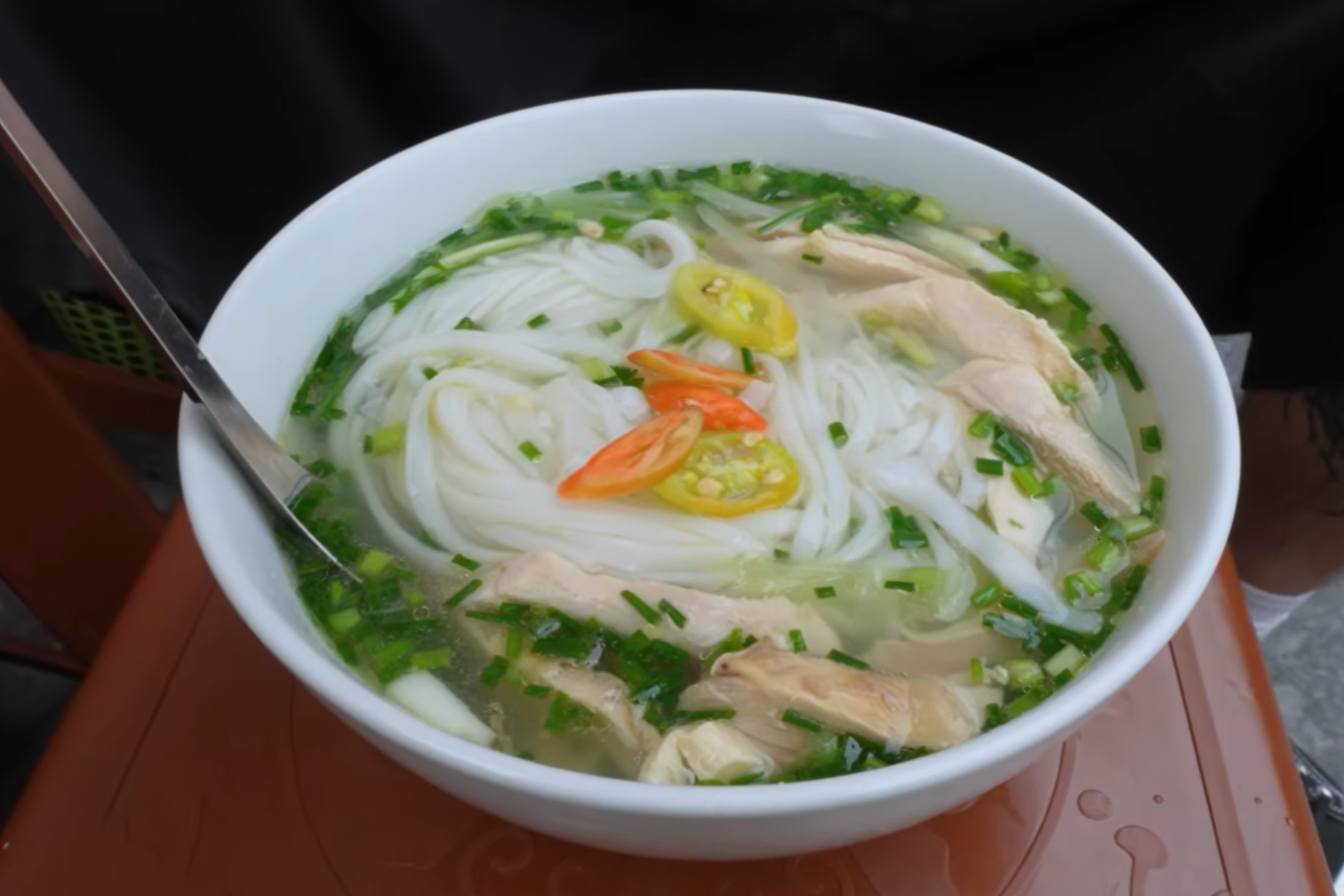 KHÁCH MỸ THỬ 6 MÓN PHỞ HÀ NỘI