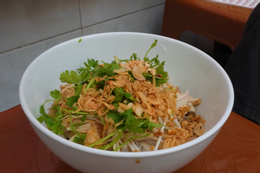 https://static-images.vnncdn.net/vps_images_publish/000001/000003/2026/5/14/khach-my-thu-6-mon-pho-ha-noi-1853.png