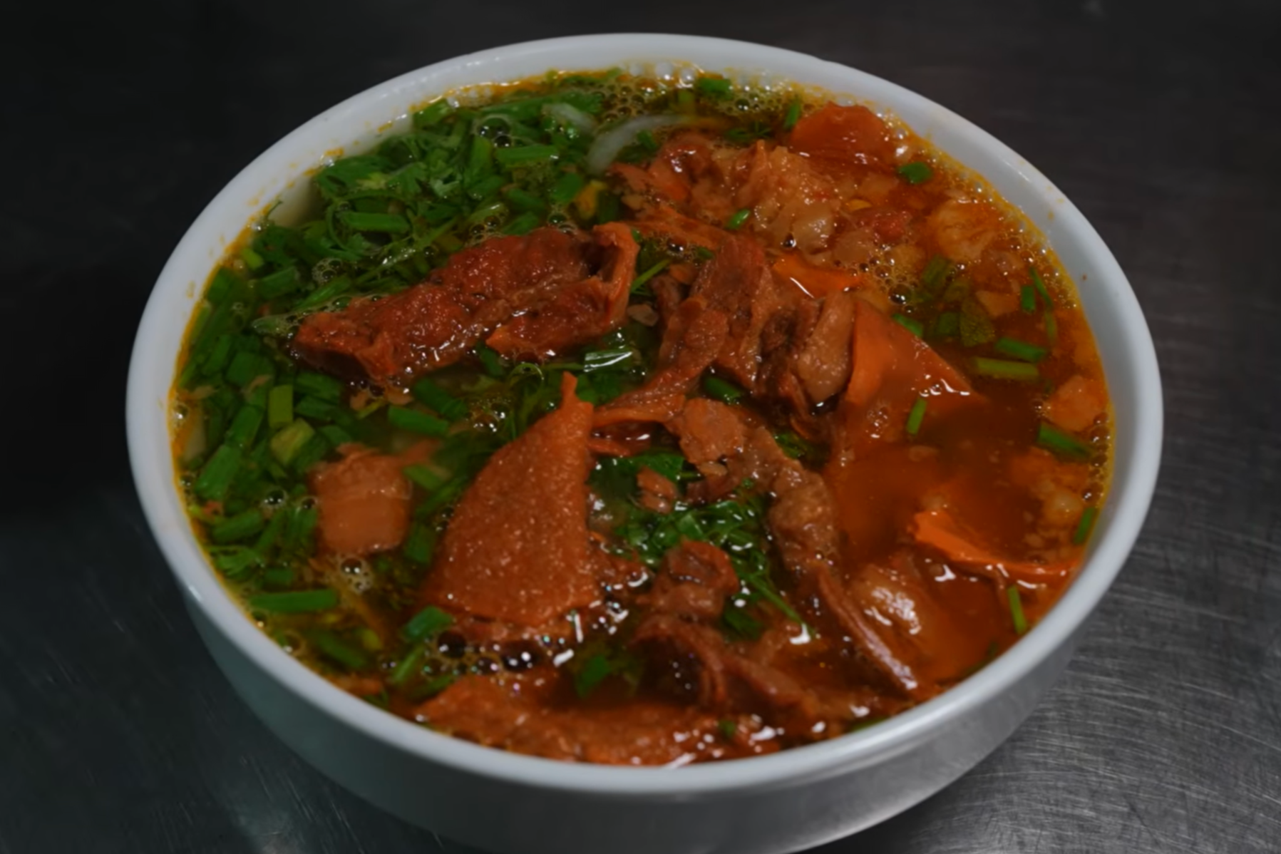 https://static-images.vnncdn.net/vps_images_publish/000001/000003/2026/5/14/khach-my-thu-6-mon-pho-ha-noi-1855.png