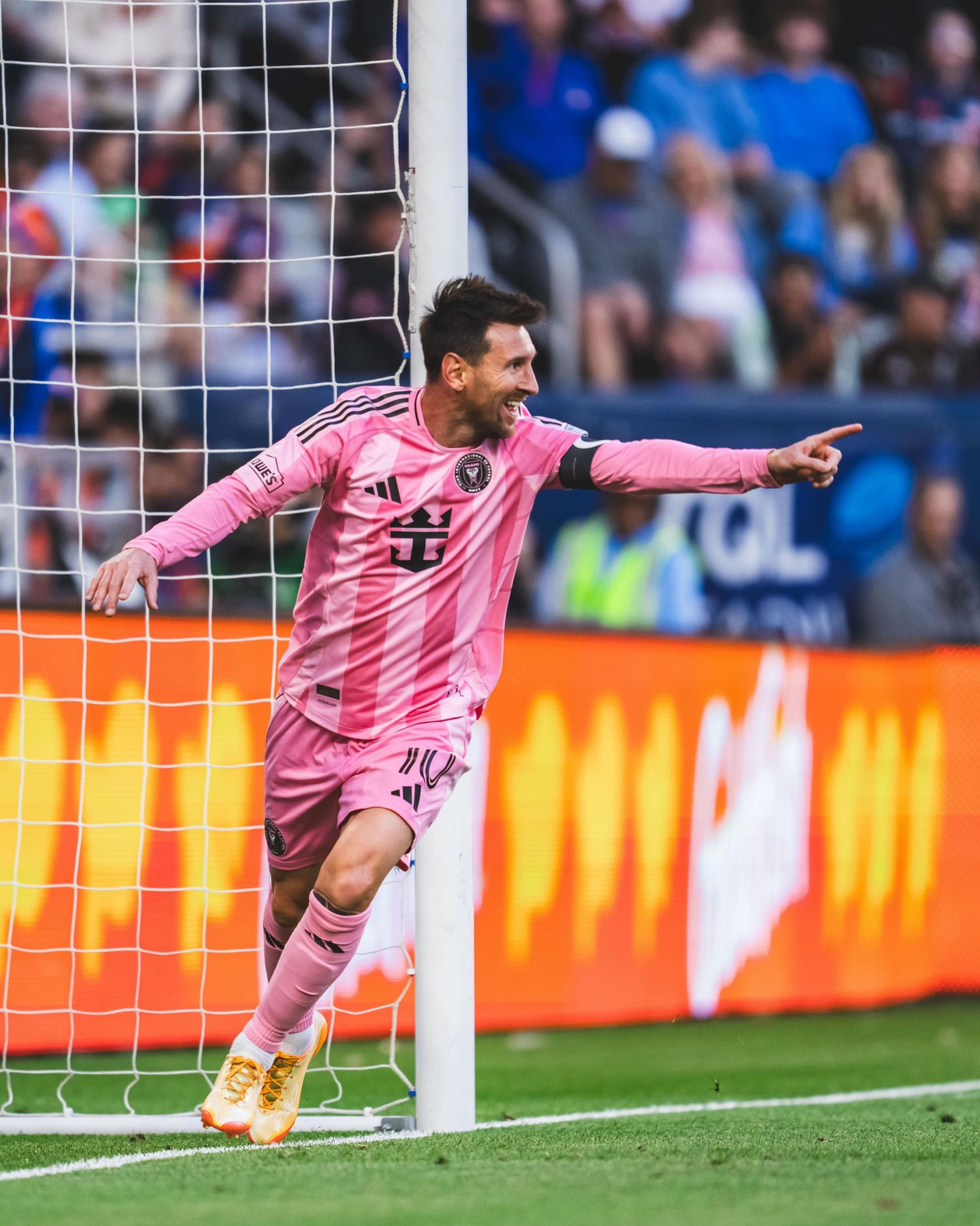 https://static-images.vnncdn.net/vps_images_publish/000001/000003/2026/5/14/messi-inter-miami-1212.jpg