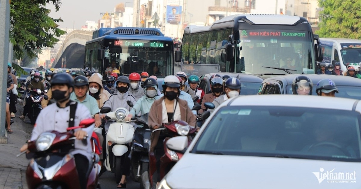 Ô tô khách trên 29 chỗ, xe tải hơn 1 tấn có thể bị cấm vào nội đô TPHCM từ 6h-22h