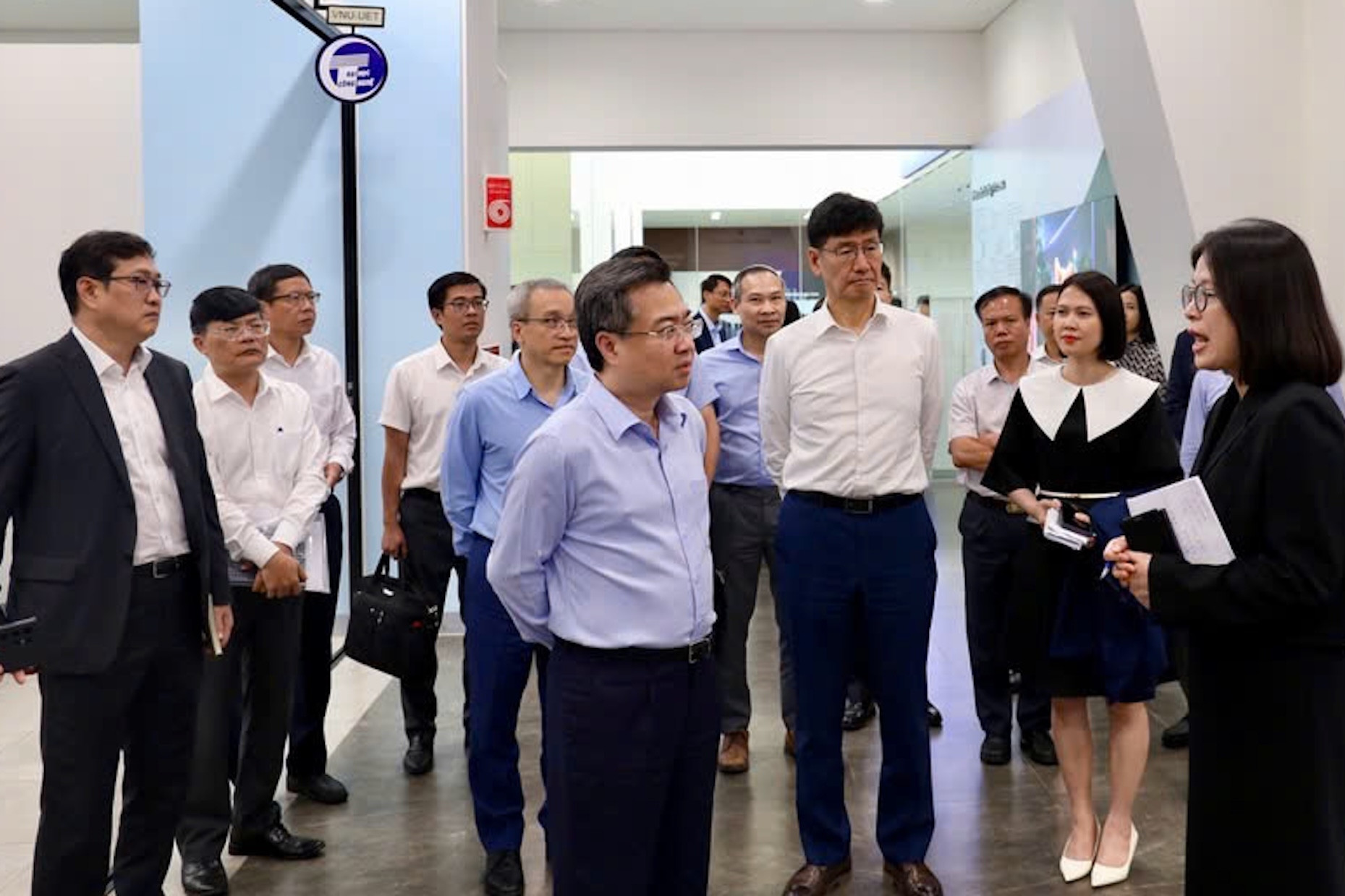Ông Nguyễn Thanh Nghị đề nghị Samsung đào tạo chuyên gia chất lượng cao về AI
