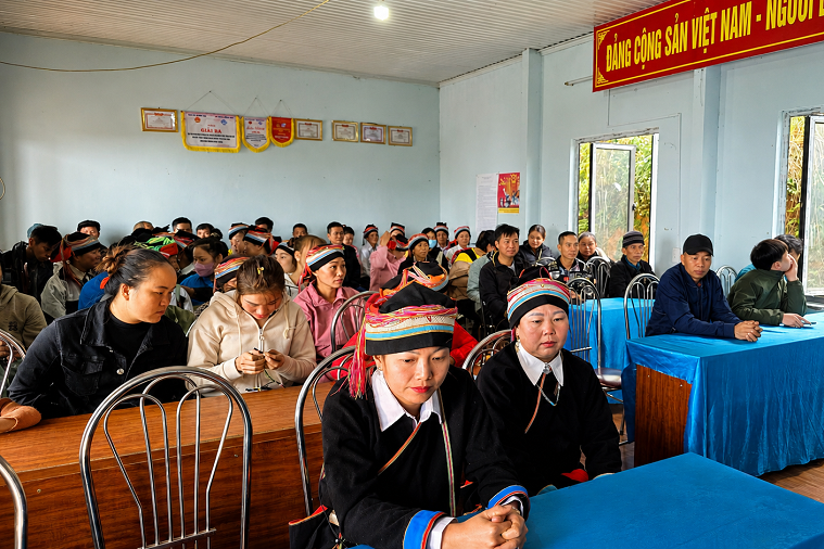 Phát huy vai trò người có uy tín trong giảm nghèo thông tin vùng đồng bào DTTS