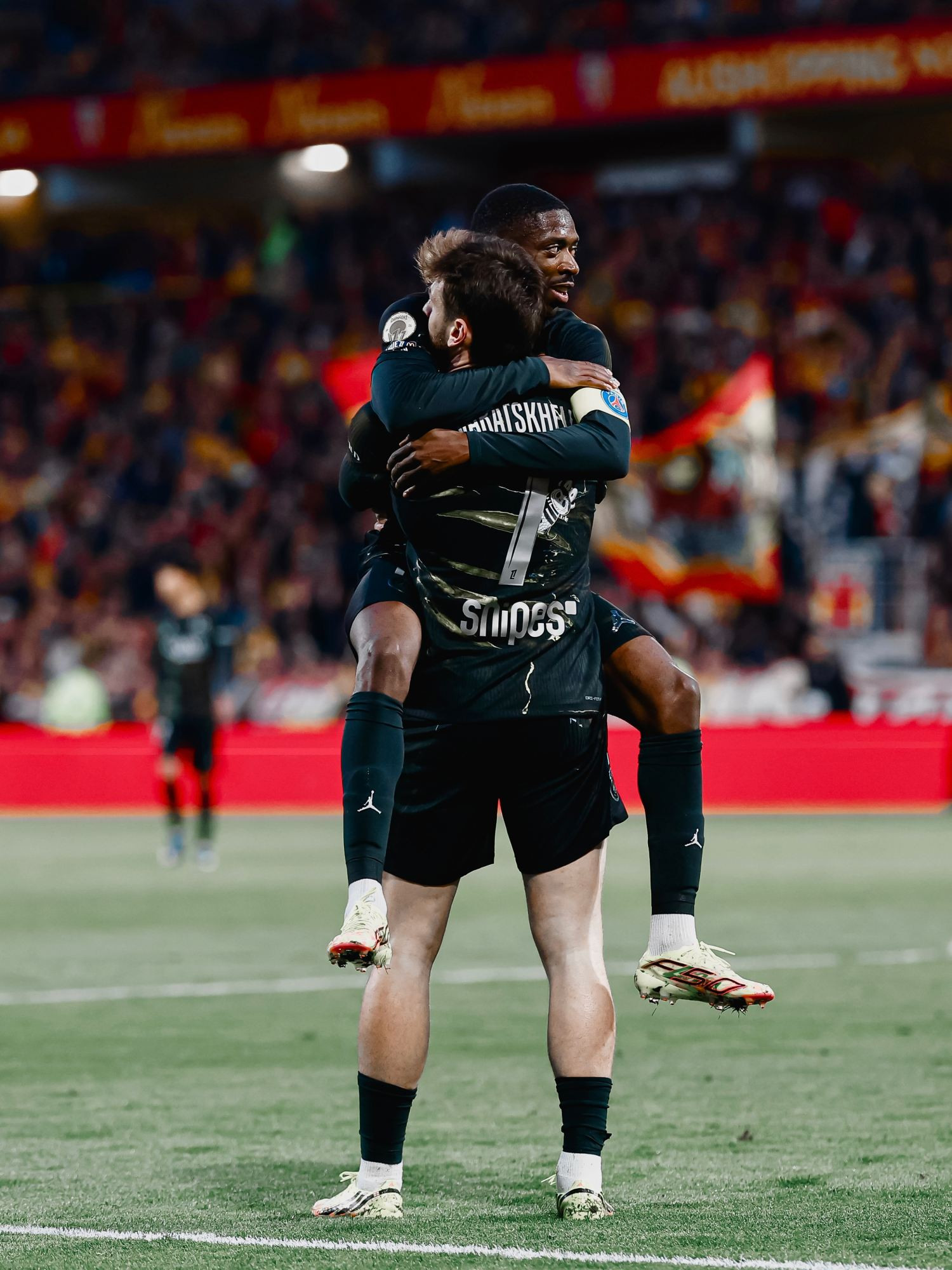 https://static-images.vnncdn.net/vps_images_publish/000001/000003/2026/5/14/psg-vs-lens-2-1029.jpg
