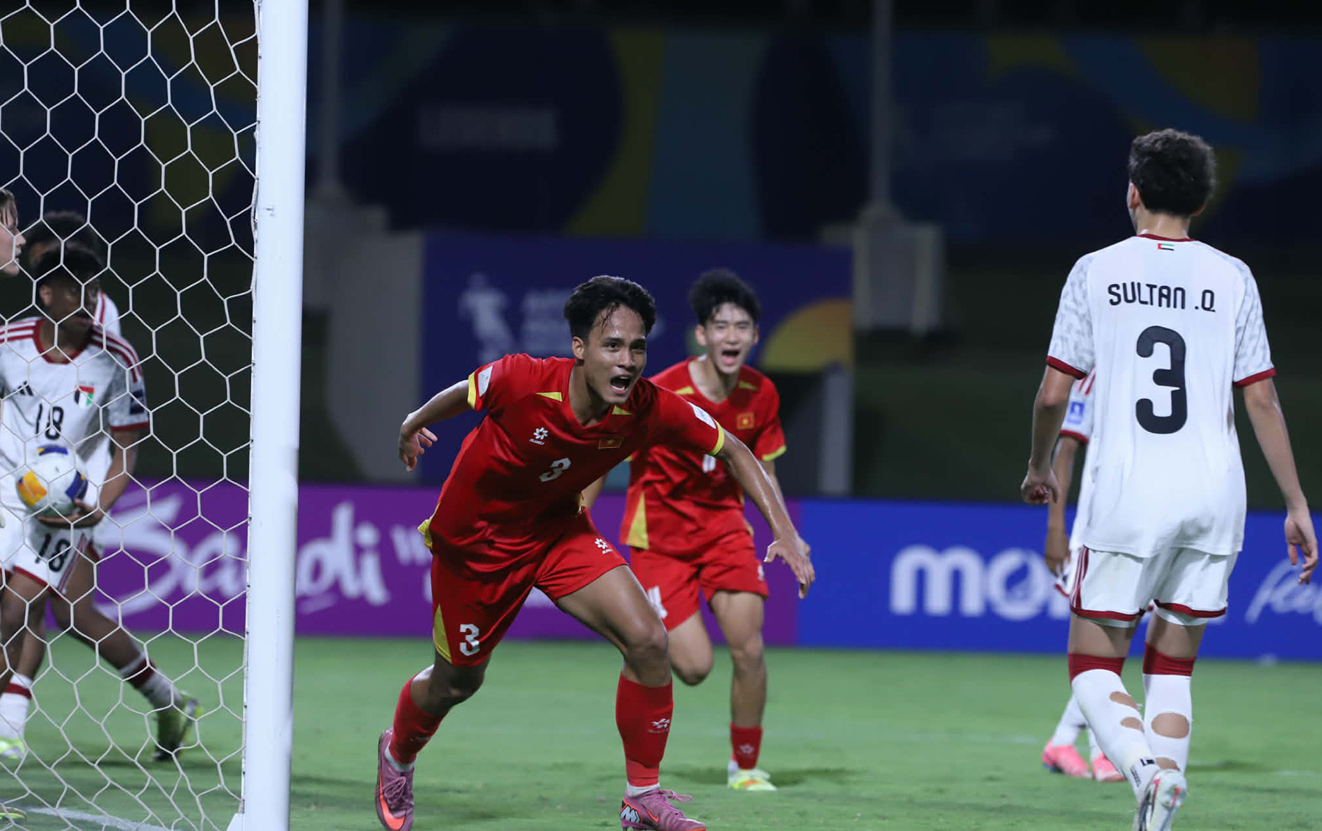u17 viet nam uae 12.jpg