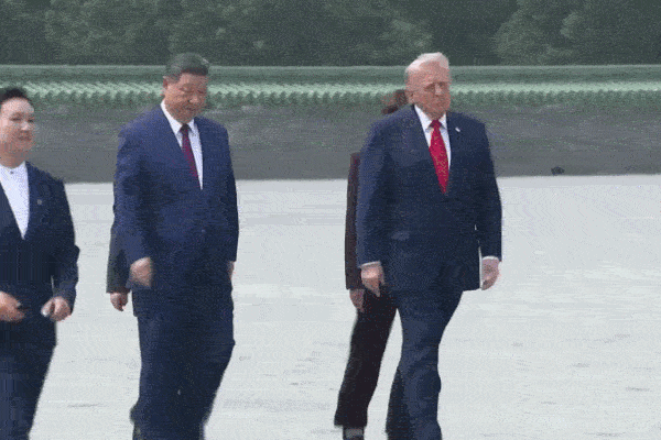 Video Tổng thống Trump và Chủ tịch Tập Cận Bình thăm đền Thiên Đàn